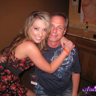 128-02-lg56022e61d57a3fa4