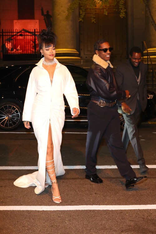 12Rihanna_04_12_2466b903c34e40378c