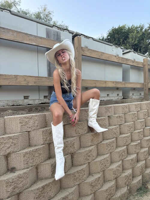 12sdiuhbfub 13a923d3d69b7052a8