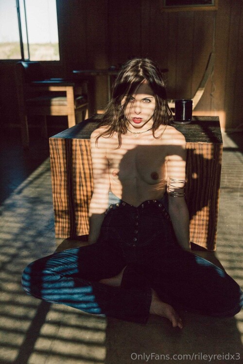 1333x2000 ff31fe25a9cf3651a66e204421eb6246400a0830f3d0a5e4