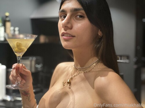 138581801-EXTRA-dirty-martini-coming-in-hot-to-your-inboxes-toni.jpeg