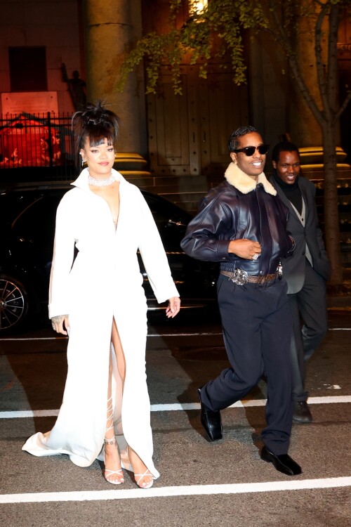 13Rihanna_04_12_24112baf6324a9b6a4