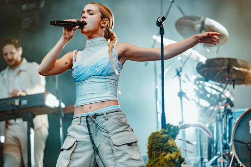 14.PommelienThijs socials 3abbe0a74f5e13179