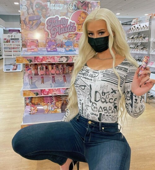 1469982304959a4fa46569c983