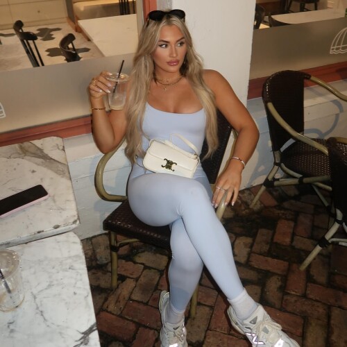 14932569151a4940ad21e1d0b4