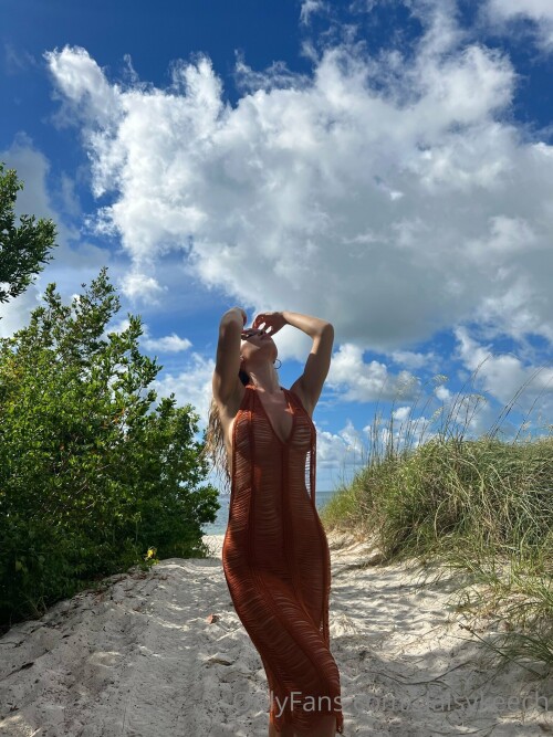 1536x2049 d2945e6211716d9f563e9347249a57b0