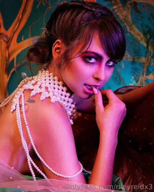 1599x2000 2177b2e89afa00312804ca4061cd9c1f2b33e5c7fb54fcb3