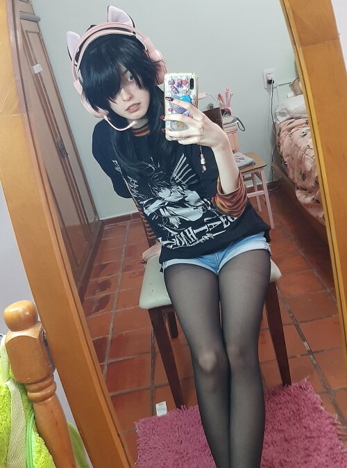 1628137463397883904 1