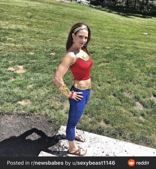 1694518943443_Shiri-Spear-Feet-4982077c06b043326d7f688.jpeg