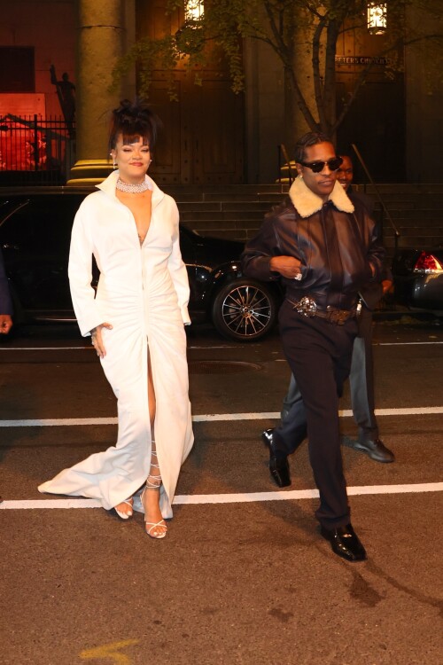 16Rihanna_04_12_24784364e36b047590