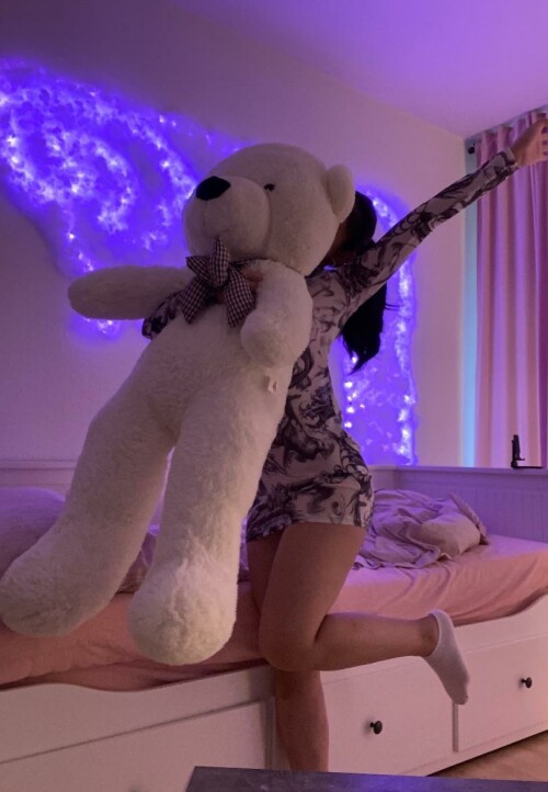 16byllg-Cuddles_with_my_bear__-f7kzs4myqpmb1015b34fa8dab8713.jpeg