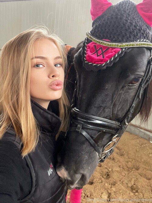 16e27098190eb1b0c72569436c815a1b578da725ec4a685bb87e607b4aecda76