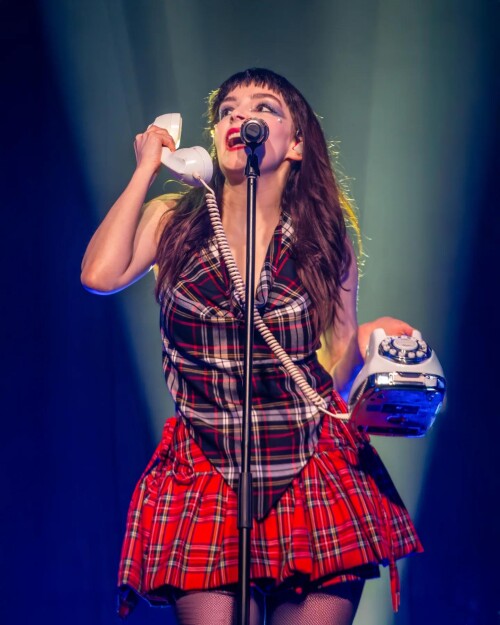 1742611900615f7b134056204c33c