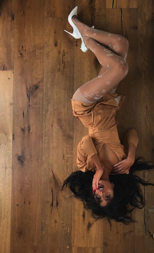 18 01 17 999073 02 Laying down for youuuu 2226x364381b0094625bda618