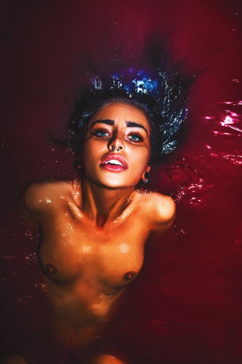 18 04 24 1389923 01 Tits out 853x12800c1d5582f37b2743