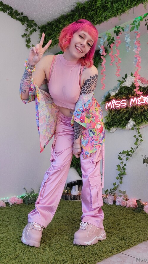 1808x3216 d2f0902858d930846660d5a2124f40123ac77c7b0aa6c8c5