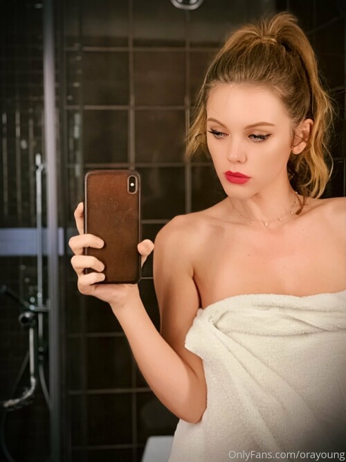 190723 4880 Late nights. Blurry lights. Deep mind.