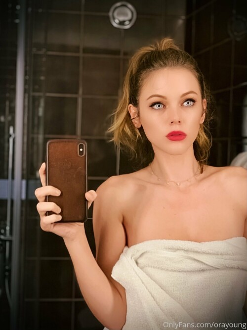 190723 4881 Late nights. Blurry lights. Deep mind.