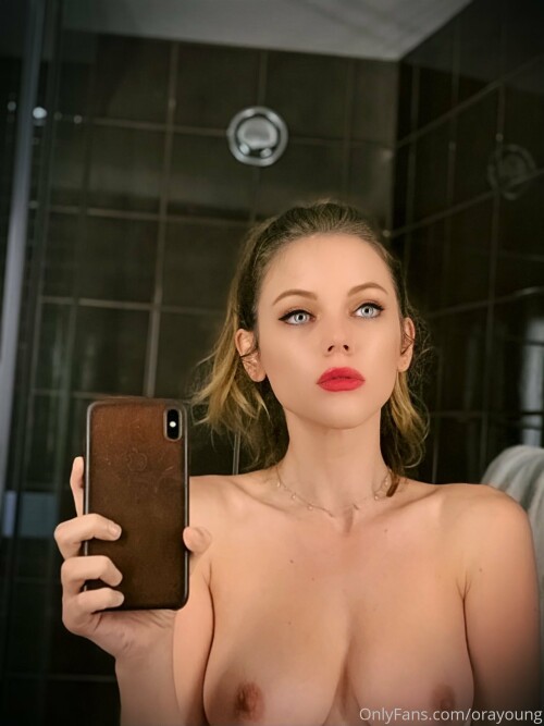 190729 6228 Late nights. Blurry lights. Deep mind.