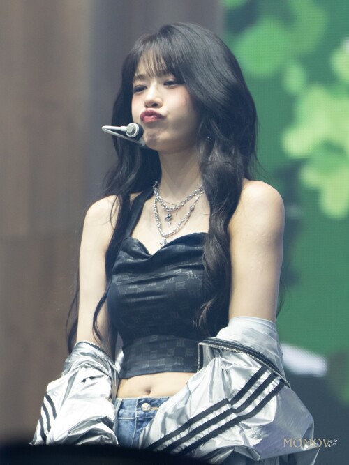 1908693409679949943 10792ac2a3cd97f8c