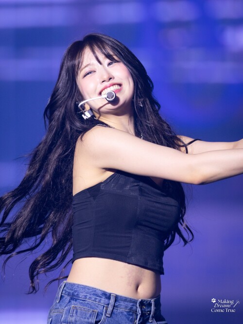 1908757475077279855 1e1b8e70e647d8399