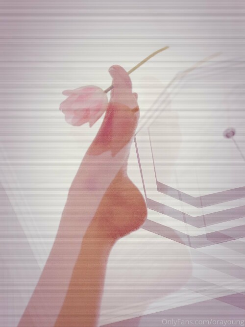 190917 3773 Tulips Two lips Two tulips 6 7 Feetlove