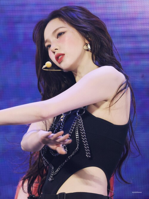 1910622613661249870 281dac2ba8fe40d14