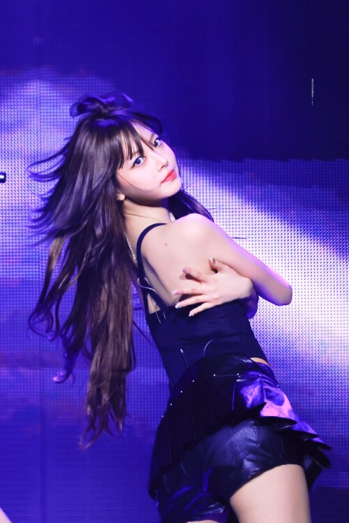 1913548907273158987 1dd4db53359f28c5e