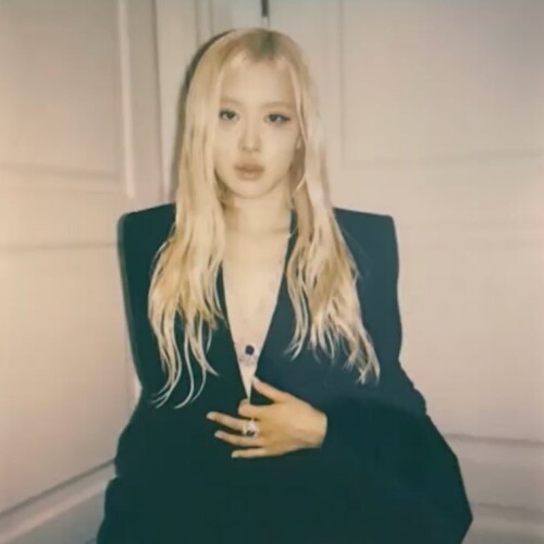 1919840436199252390 img2cc78e2144e42d1de