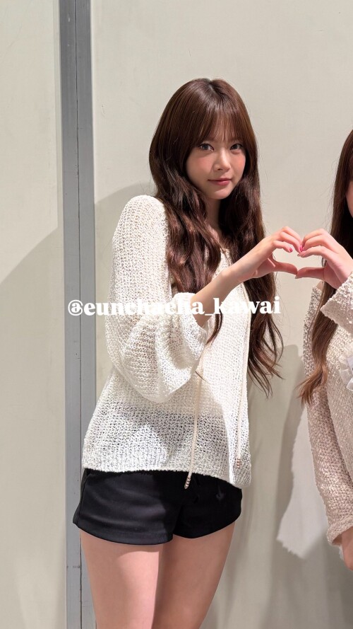 1924039402659127337 1e40792630947a784