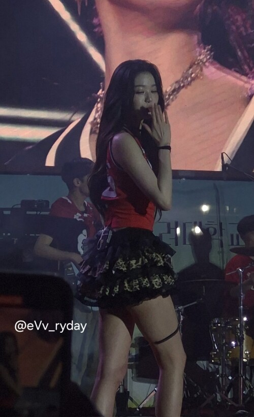 1925573487646974135 4582c623b11444bdc