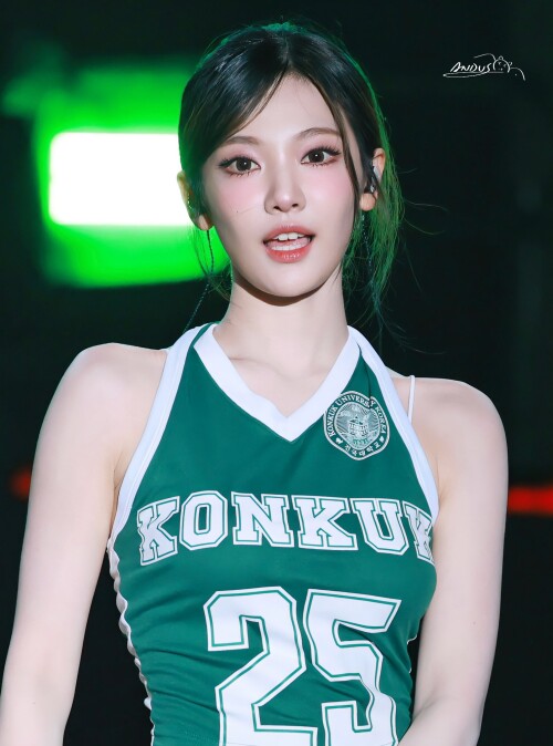 1925741689550885014 121acbca5e2631e9f