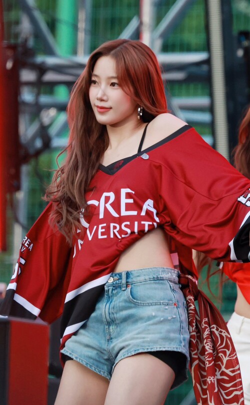 1926595343107477824 131c7e660322bfffe