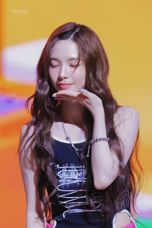 1927737956451692986 1fc2c68f702ea7f81