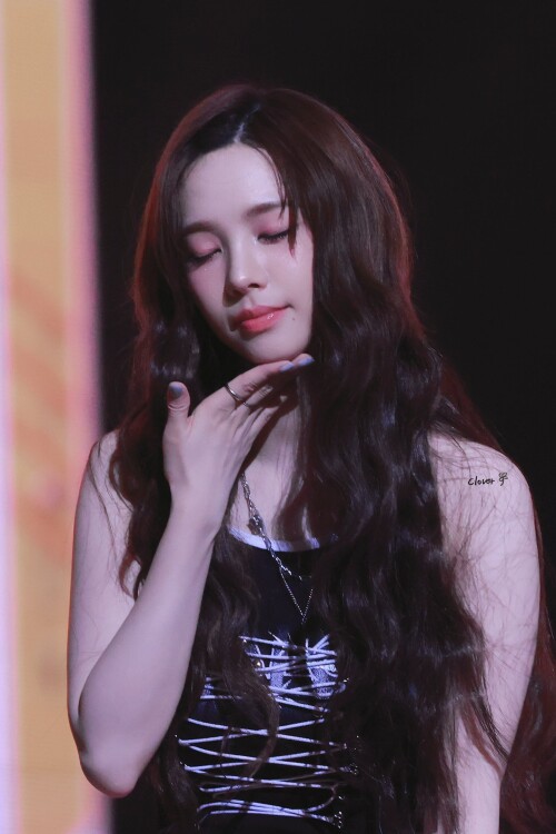 1927762062081478925 262a3bc9e4f2aeb95