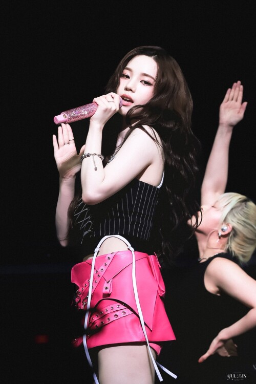 1927885805973815309 130983c1945832b6c