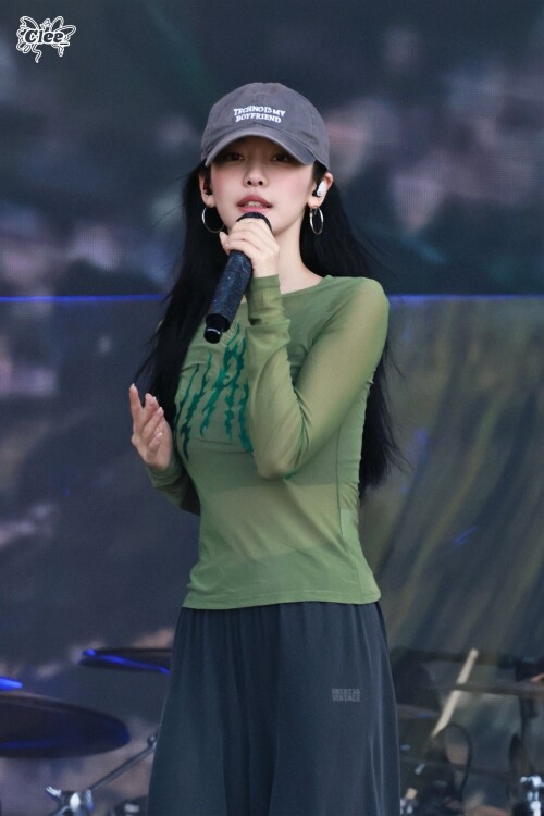 1937606298008453175 213cf3fe11e77b405