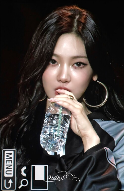 1937661351339684314 2184ed3c2fdd16a81