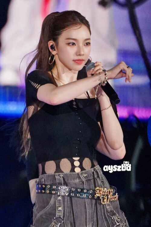 1941829872755851623 175c3cbef1a0402e3