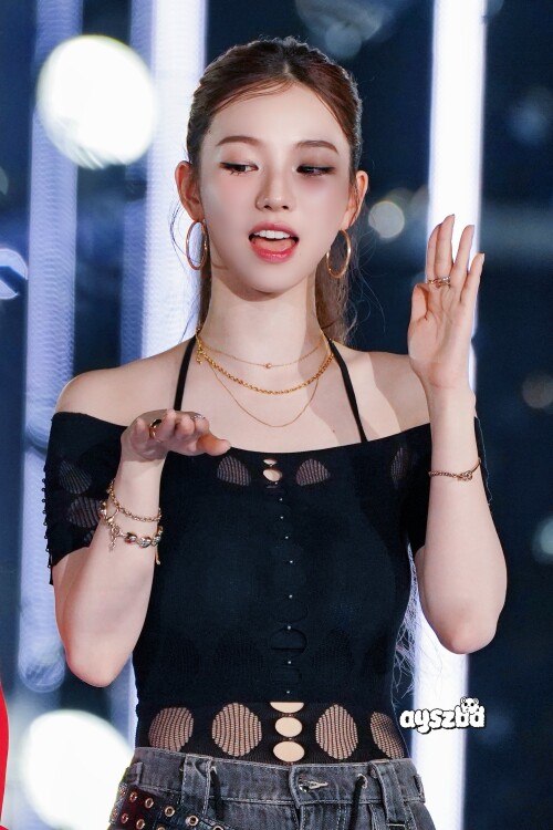 1941832753001193685 2508e4c76f773fdb5