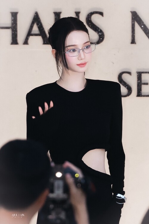 1963188199389528553 4f2ba473c96d24e3f