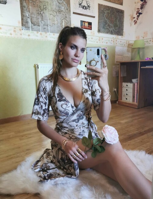 197944372 326007702262060 1589354727799603587 n