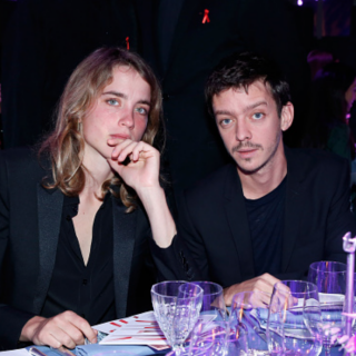 1_ZUc7OEs1c49e3335eb8b4aa