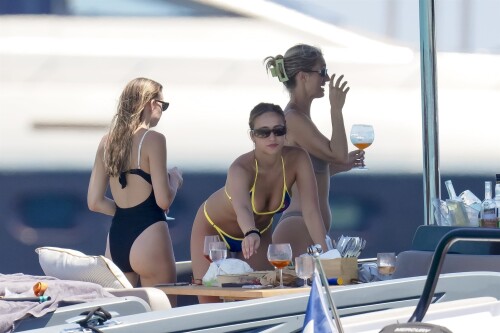 1 31 83028447abd9694e7afb53a98175870a