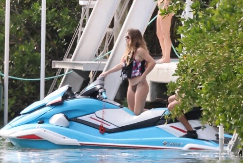 1 43 bbe09f86fc2644b8