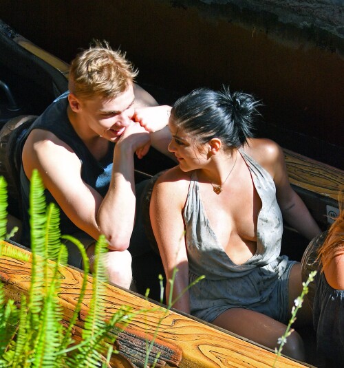 2 bwMLFPT7e0b3f92e34d3b5f