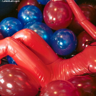 2000-12-mega-xmas-pack-bianca_balloons05