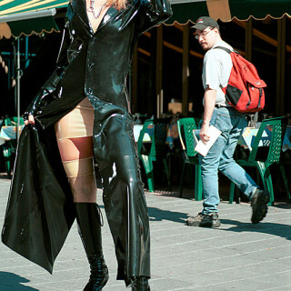 2001-10-fashion-pony-bianca_ponyout_01_04