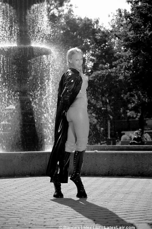 2001-10-fashion-pony-bianca_ponyout_04_24.jpeg