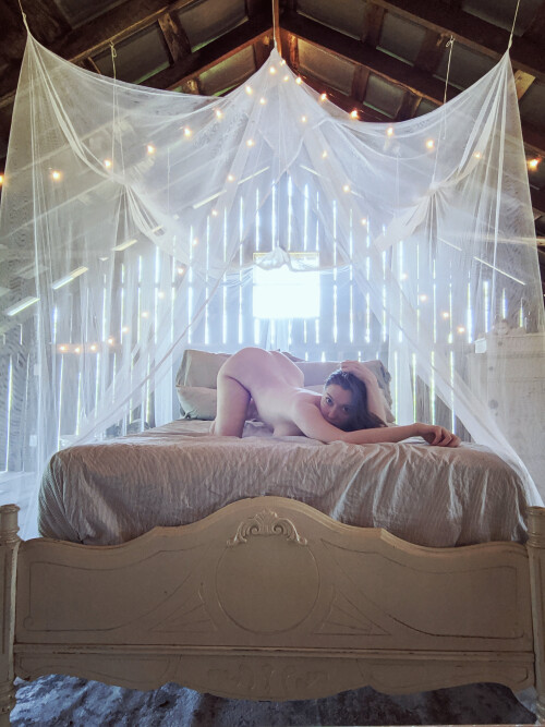 200613 422584934 Some shots from the barns bed. Isnt it romantic